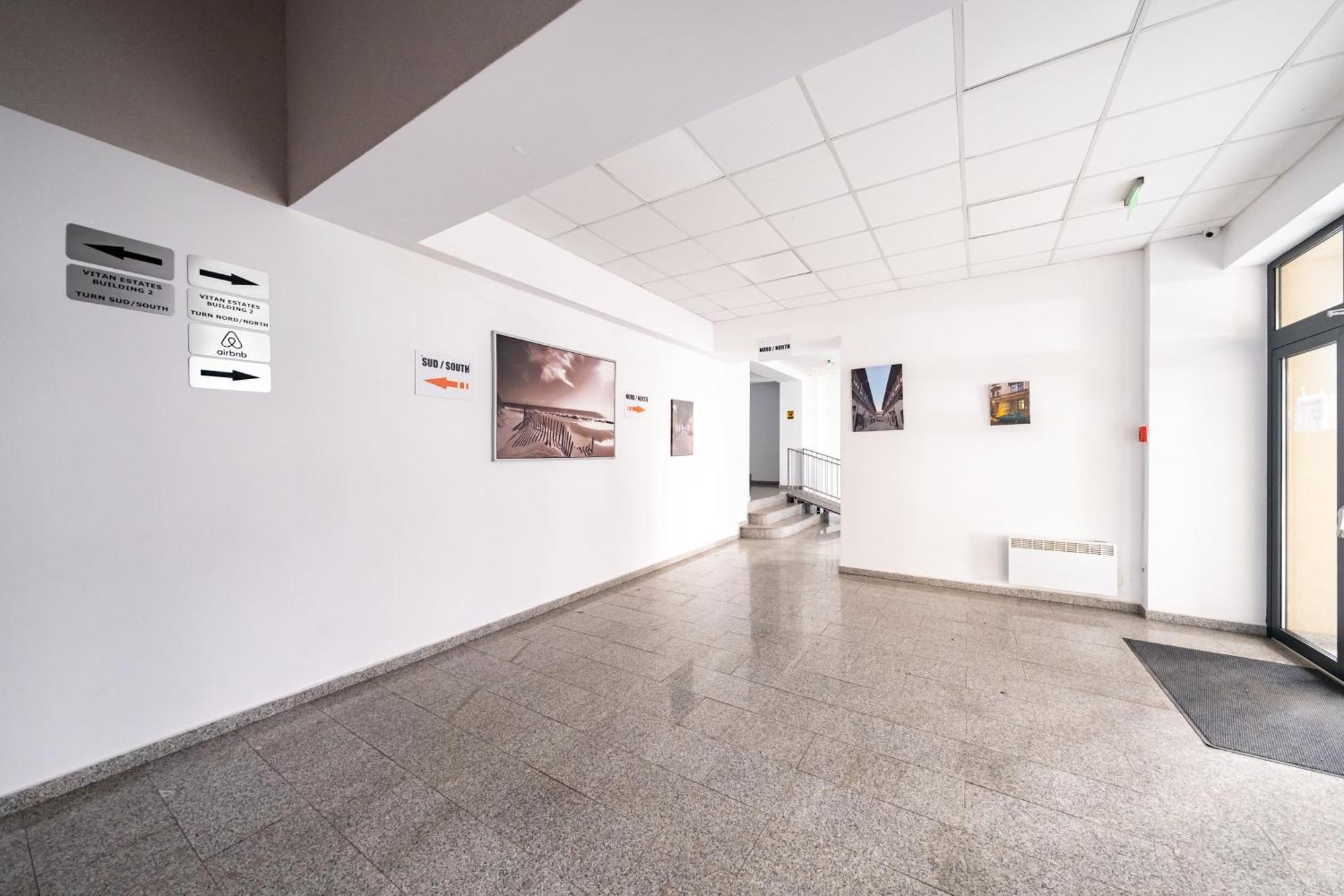 The Golden Studio - With Free Gym Bucarest Extérieur photo